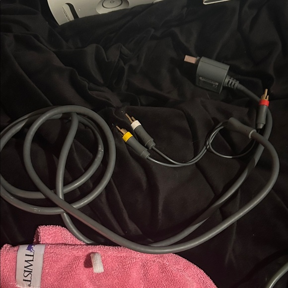 Xbox 360 Console - Picture 3 of 4